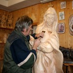Arbeit an der Hl. Maria der Dorfkrippe im Jahr 2007