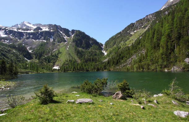 Juni 2014: Der Schödersee ist so groß wie kaum die Jahre davor. Der Weg zurück zur Arlscharte ist total überflutet