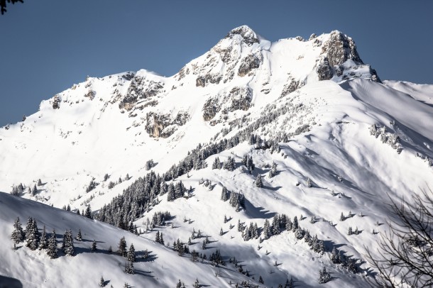 Zielvorstellung wär das: ein Winter schneereich und sonnig. Blick vom Großarler Skigebiet zum Schuhflicker.