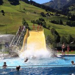 Ab ins Schwimmbad - auch hier gibt es eine Abkühlung