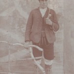 Mein Urgroßvater im Jahr 1914, also vor genau hundert Jahren, in seiner Lederhosentracht (mit langer Unterhose).