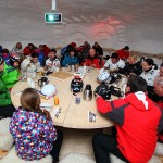 Wohlverdientes Frühstück im Iglu