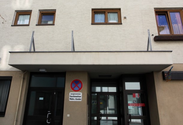 Gestern war hier noch das Postamt. Wollte zur Erinnerung heute Mittag noch schnell ein Bild machen, da war die Beschriftung schon abmontiert. Was bleibt, ist die Erinnerung. Gestern war hier noch das Postamt. Wollte zur Erinnerung heute Mittag noch schnell ein Bild machen, da war die Beschriftung schon abmontiert. Was bleibt, ist die Erinnerung.