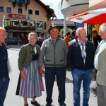 Geschäftiges Treiben am Marktplatz von Großarl