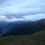 Blick hinab auf Hüttschlag und hinein in die Hohen Tauern