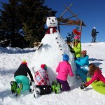 Schnell wird noch der Schneemann zurecht gemacht