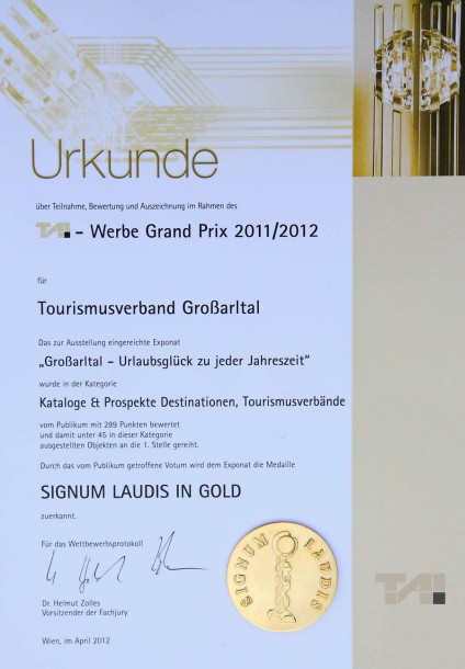 Urkunde mit Medaille "Signum Laudis" in GOLD