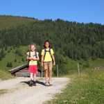 2 fleißige Wanderinnen - gleich sind wir da