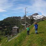 Am Spielplatz geht´s jetzt noch vorbei - bergwärts zum Wetterkreuzsattel