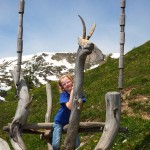 Christina auf der Gamsbock-Schaukel an der Viehhausalm