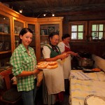 Im "Kösslerhäusl" wurden frische Bauernkrapfen serviert