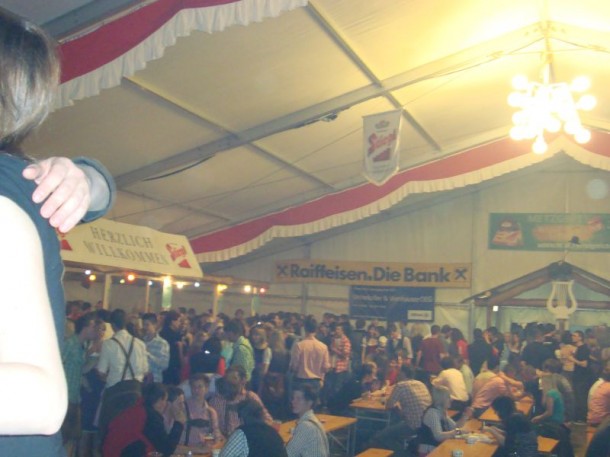 Partystimmung im Bierzelt in Hüttschlag