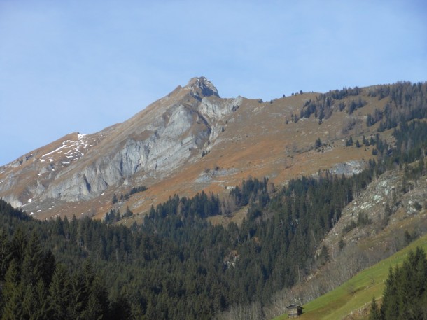 Der Bergrückenverlauf der Höllwand - alles kein Spaziergang, aber die 3 Meter Schneid ist dabei die kritischste Passage